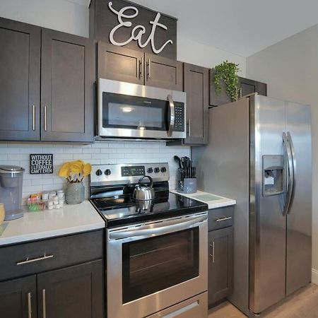 Beautiful 2Br Apt/Ewr Airport/King /Free Parking Newark Eksteriør bilde