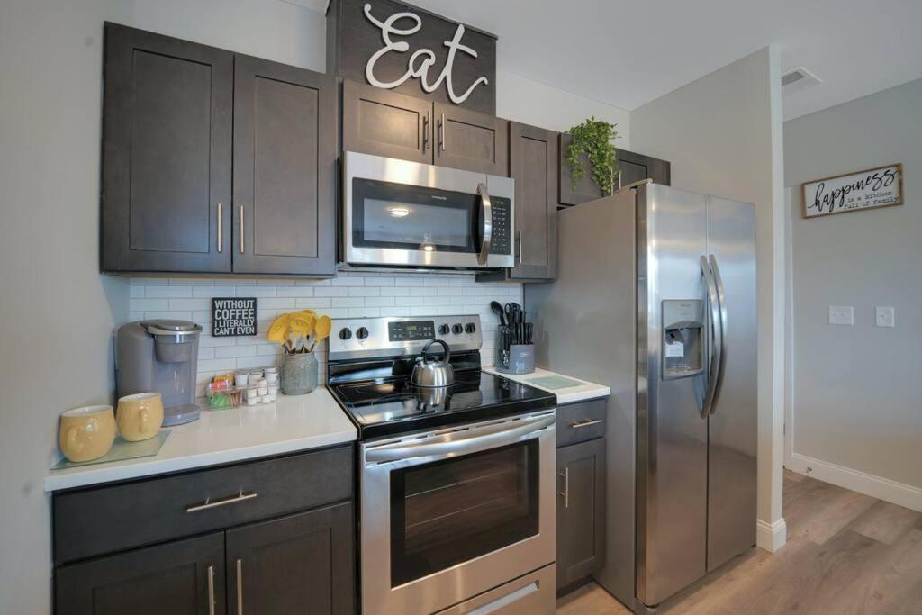 Beautiful 2Br Apt/Ewr Airport/King /Free Parking Newark Eksteriør bilde