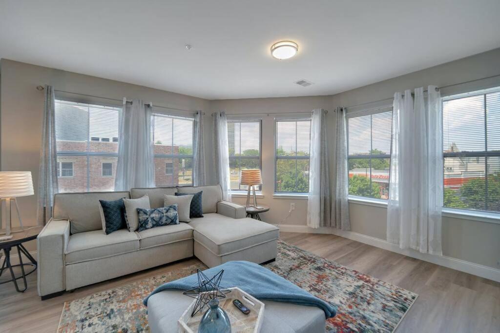 Beautiful 2Br Apt/Ewr Airport/King /Free Parking Newark Eksteriør bilde