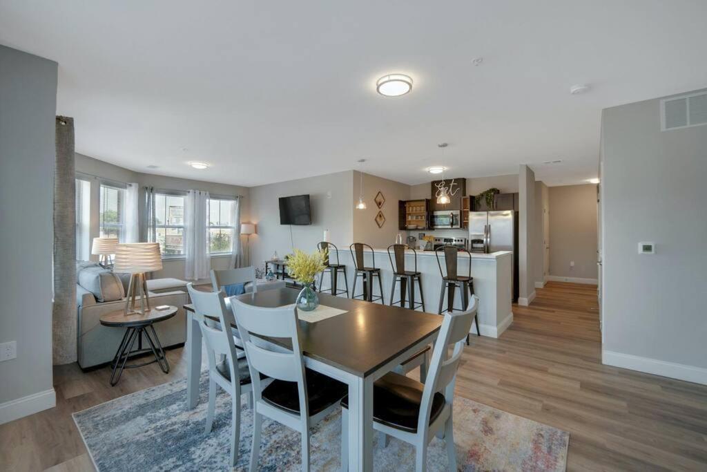 Beautiful 2Br Apt/Ewr Airport/King /Free Parking Newark Eksteriør bilde