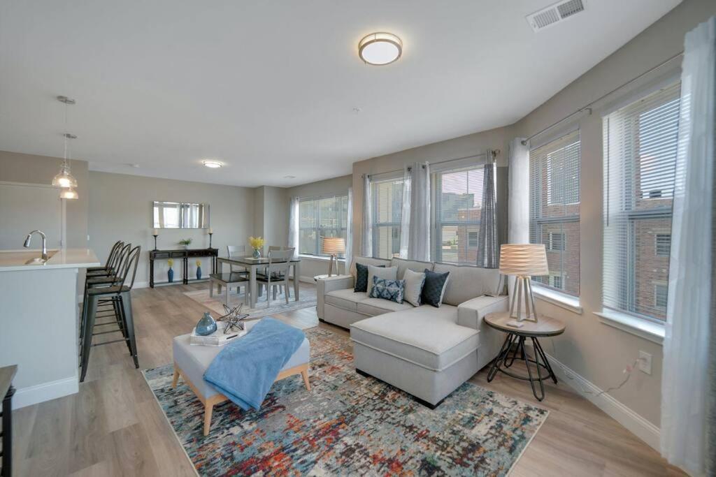 Beautiful 2Br Apt/Ewr Airport/King /Free Parking Newark Eksteriør bilde
