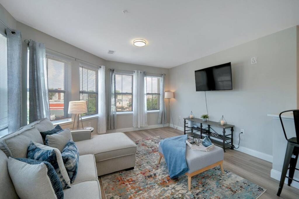 Beautiful 2Br Apt/Ewr Airport/King /Free Parking Newark Eksteriør bilde