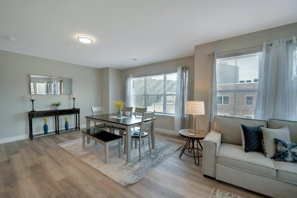 Beautiful 2Br Apt/Ewr Airport/King /Free Parking Newark Eksteriør bilde