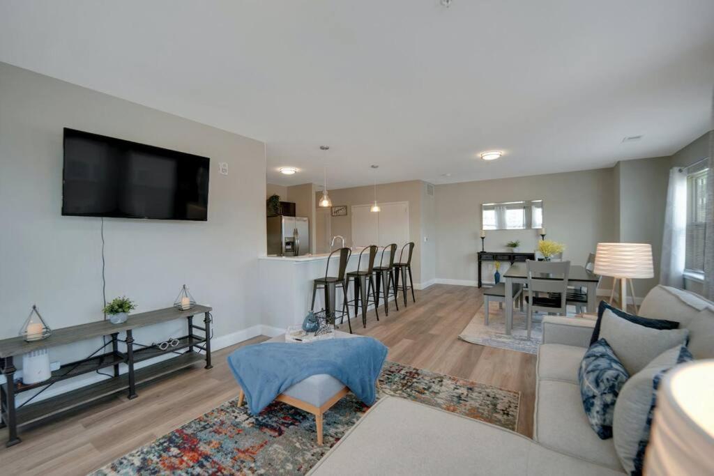 Beautiful 2Br Apt/Ewr Airport/King /Free Parking Newark Eksteriør bilde