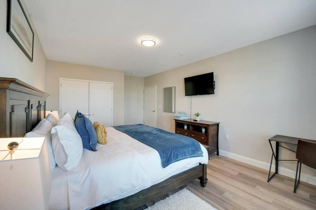 Beautiful 2Br Apt/Ewr Airport/King /Free Parking Newark Eksteriør bilde
