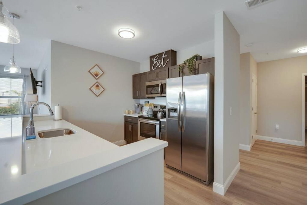 Beautiful 2Br Apt/Ewr Airport/King /Free Parking Newark Eksteriør bilde