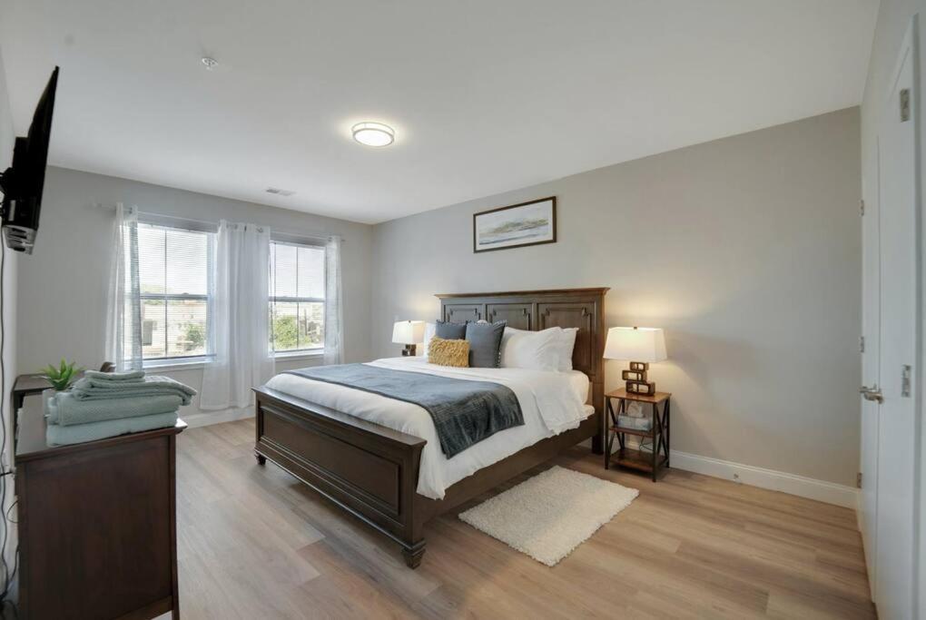 Beautiful 2Br Apt/Ewr Airport/King /Free Parking Newark Eksteriør bilde