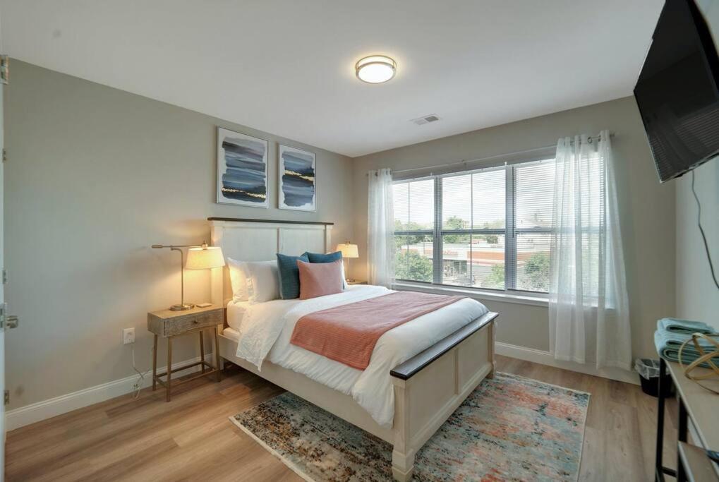 Beautiful 2Br Apt/Ewr Airport/King /Free Parking Newark Eksteriør bilde