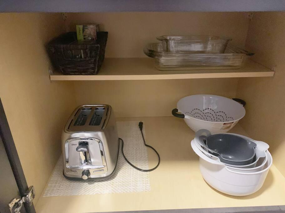 Beautiful 2Br Apt/Ewr Airport/King /Free Parking Newark Eksteriør bilde