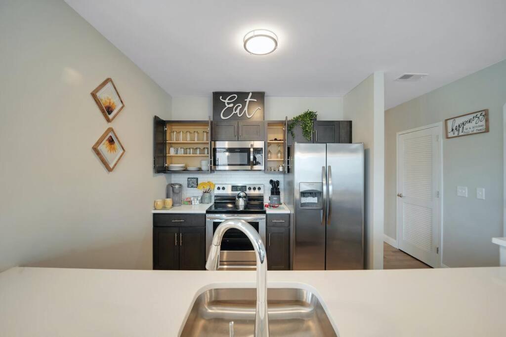Beautiful 2Br Apt/Ewr Airport/King /Free Parking Newark Eksteriør bilde