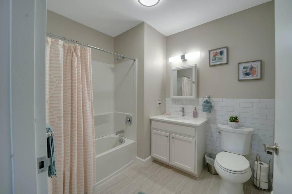 Beautiful 2Br Apt/Ewr Airport/King /Free Parking Newark Eksteriør bilde
