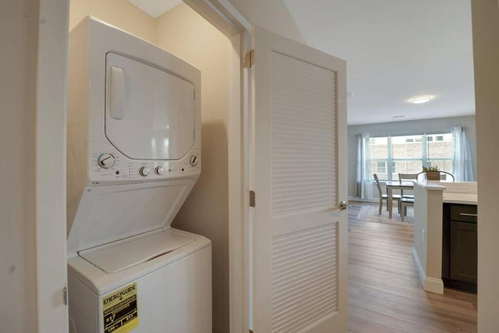 Beautiful 2Br Apt/Ewr Airport/King /Free Parking Newark Eksteriør bilde