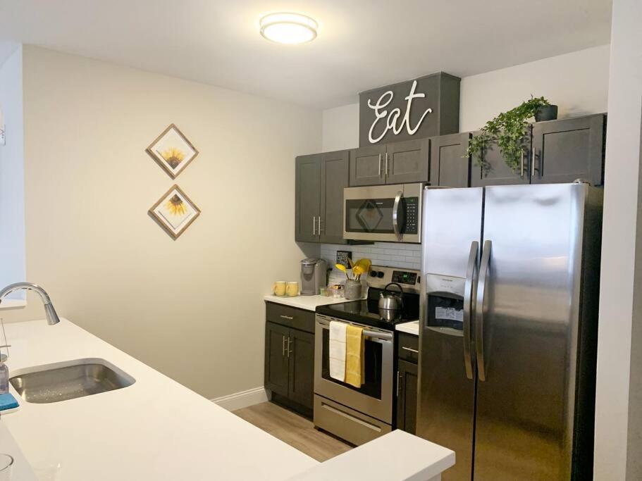 Beautiful 2Br Apt/Ewr Airport/King /Free Parking Newark Eksteriør bilde